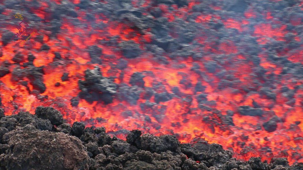 Close-up of an active lava flow at La Palma this morning (image: INVOLCAN / twitter)