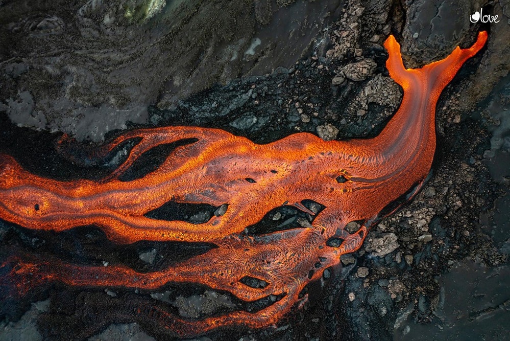 Vista aérea de la lava que fluye en La Palma hoy o ayer (Foto: El Time)
