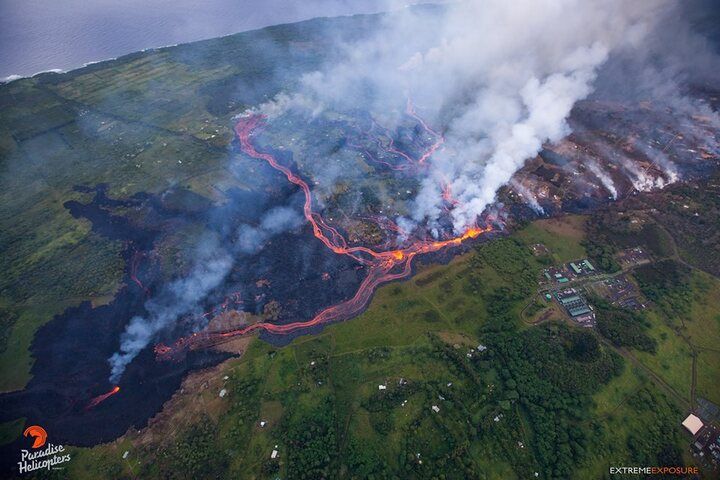 Aerial view of the lava flows advancing towards the coast on 19 May morning (image: Bruce Omori / facebook)