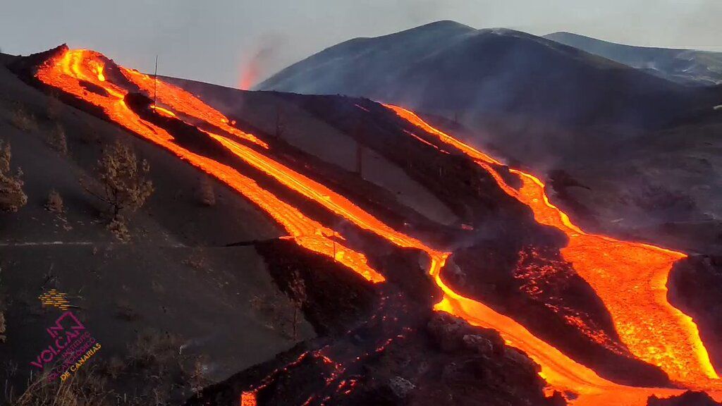 Large lava flows at La Palma yesterday evening (image: INVOLCAN)
