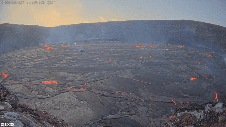 The recent lava flow field covering the crater floor (image: HVO)