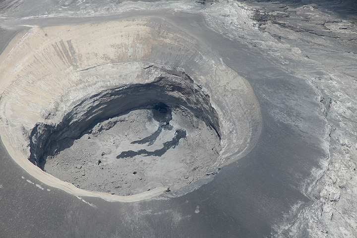 The crater of Lengai with active natrocarbonatite lava on its floor (photo: Michael Dalton-Smith)