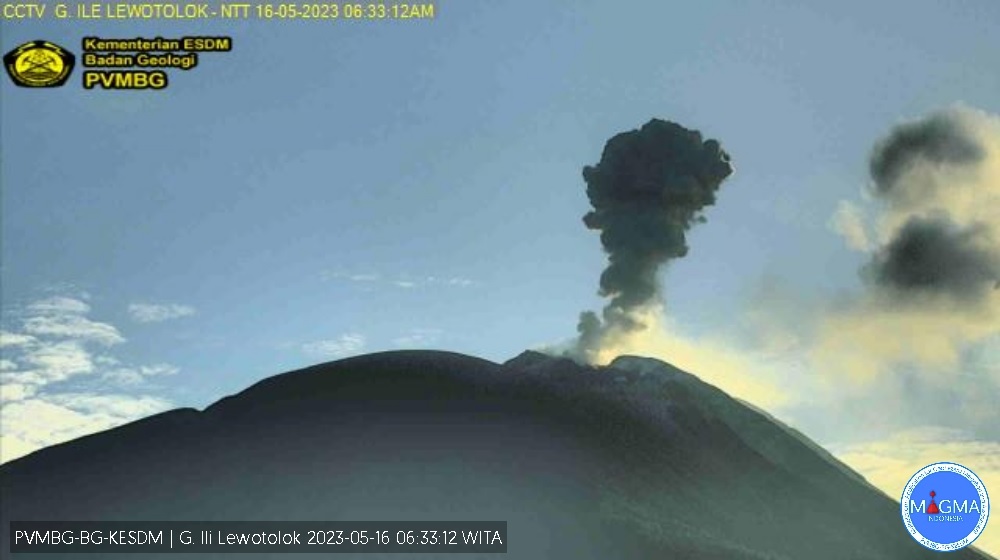 Explosion from Lewotolo volcano this morning (image: PVMBG)