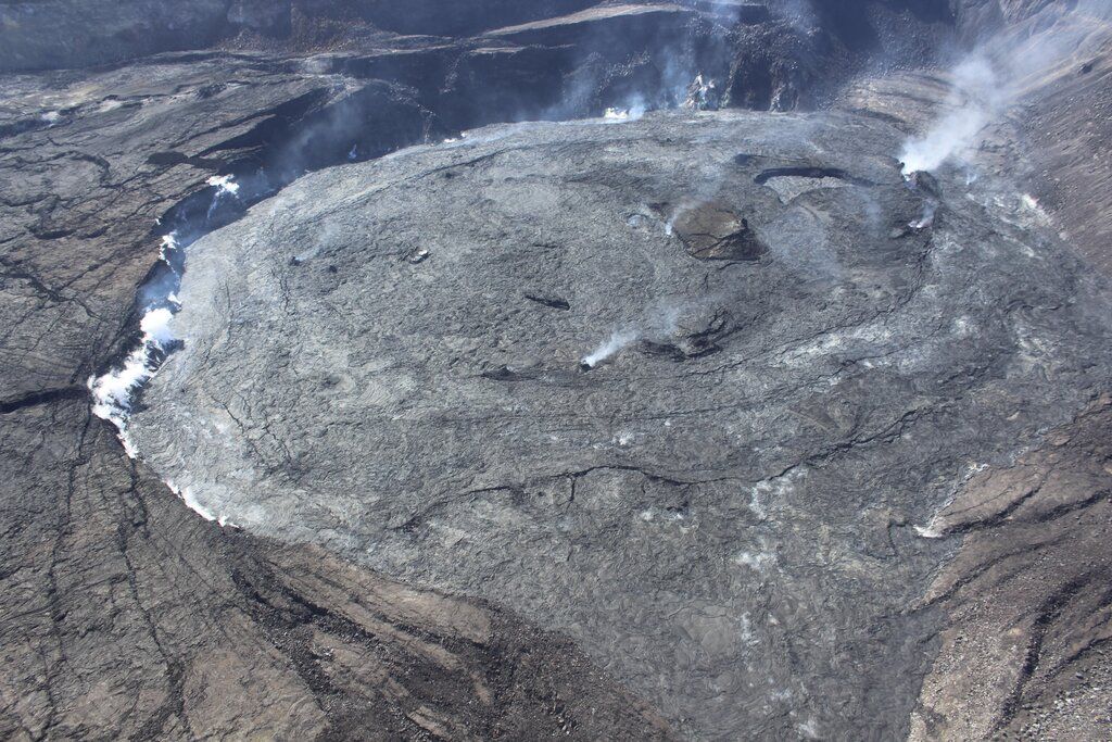 Solidified lava pond within Fissure 3 (image: USGS)