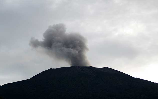 Ash emission from Marapi volcano on Sumatra (ANTARA/Muhammad Arif Pribadi/rj)