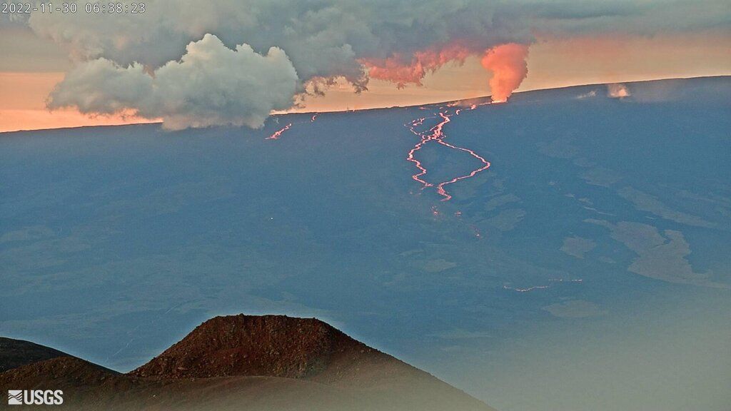 Dramatic view of descending lava flows visible from Mauna Kea yesterday morning (image: USGS)