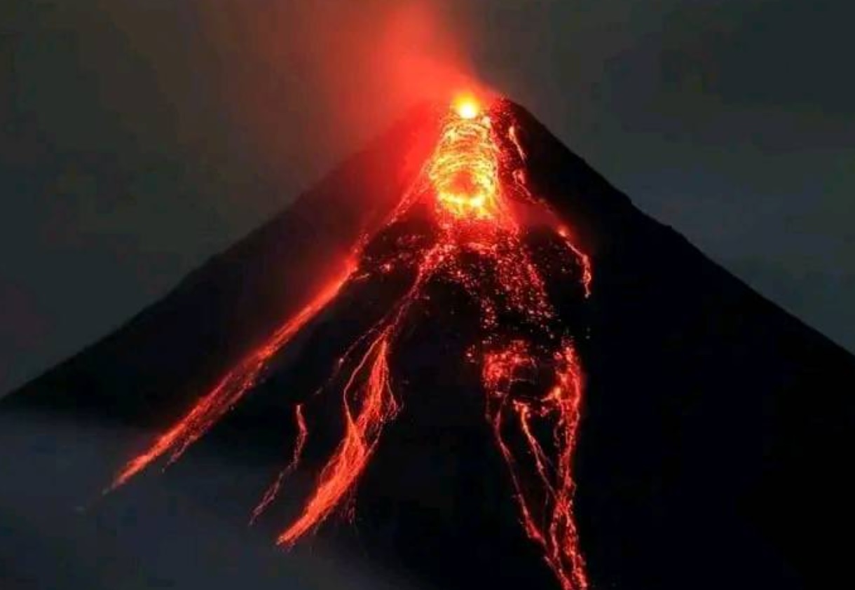 Mayon Volcano (Luzon Island, Philippines) Lava Flow has Increased