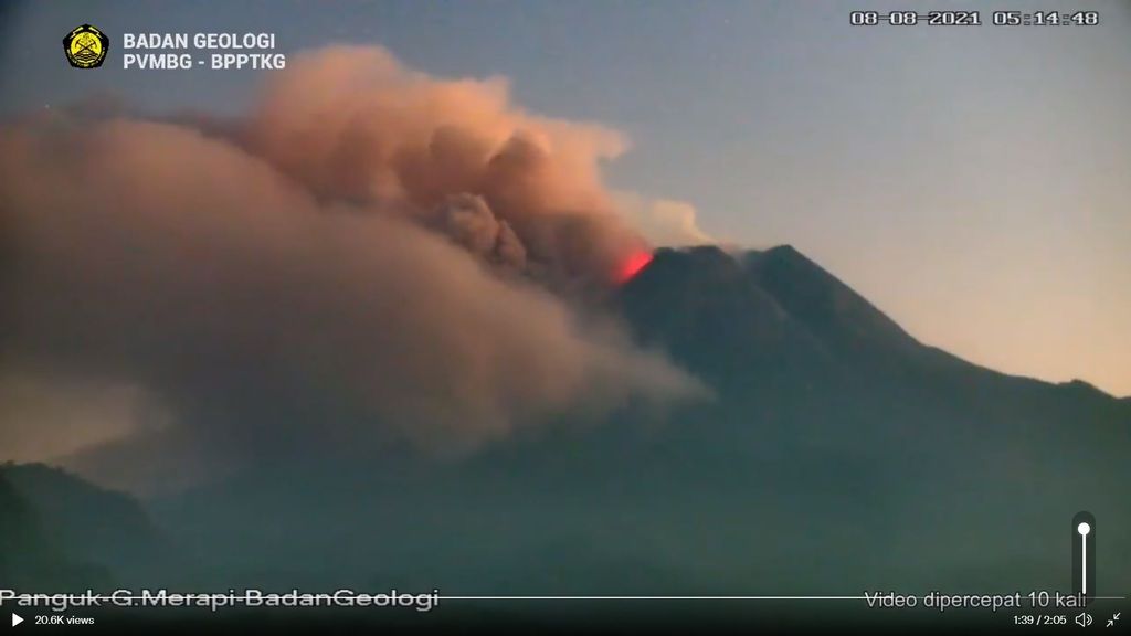 A webcam screenshot from Merapi's large eruption today (image: @BPPTKG/twitter)