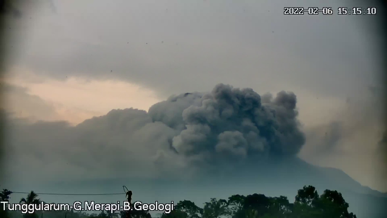 The pyroclastic flow at 15:15 local time today (image: PVMBG)