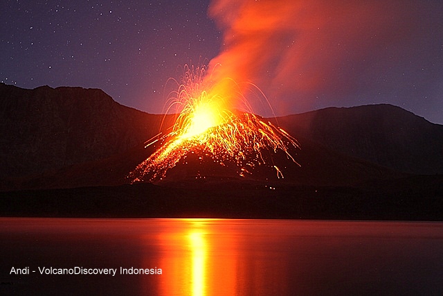 Rinjani Volcano Lombok Island Indonesia Explosive Eruption Ash Plume Triggers Closure Of Lombok Airport Volcanodiscovery