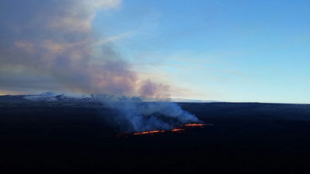 The new fissures south of the previous eruption in Holuhraun. (Picture: Lara Omarsdottir/RUV)