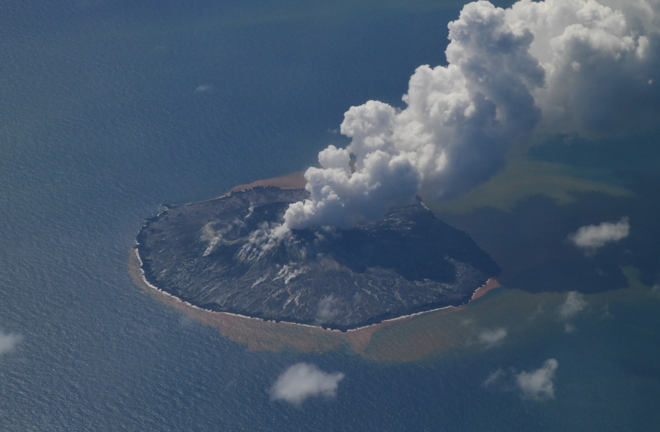 Dense gas and water vapor emissions from Nishinoshima volcano captured on 20 September (image: JCG)