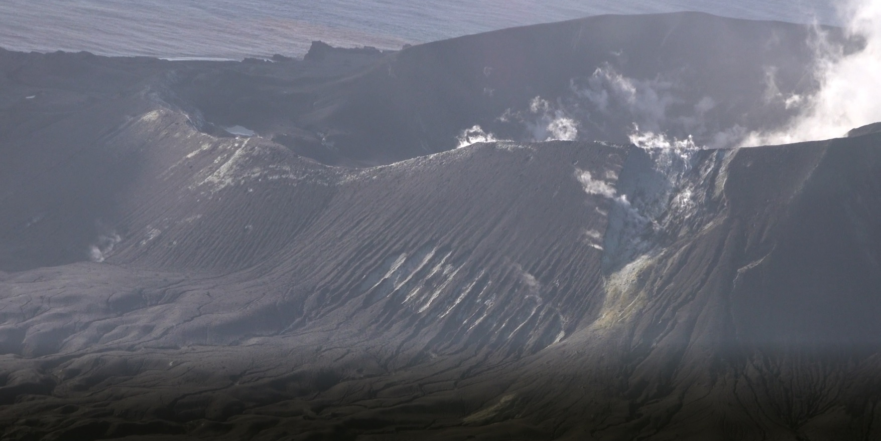 The summit crater at Nishinoshima volcano (image: JCG)