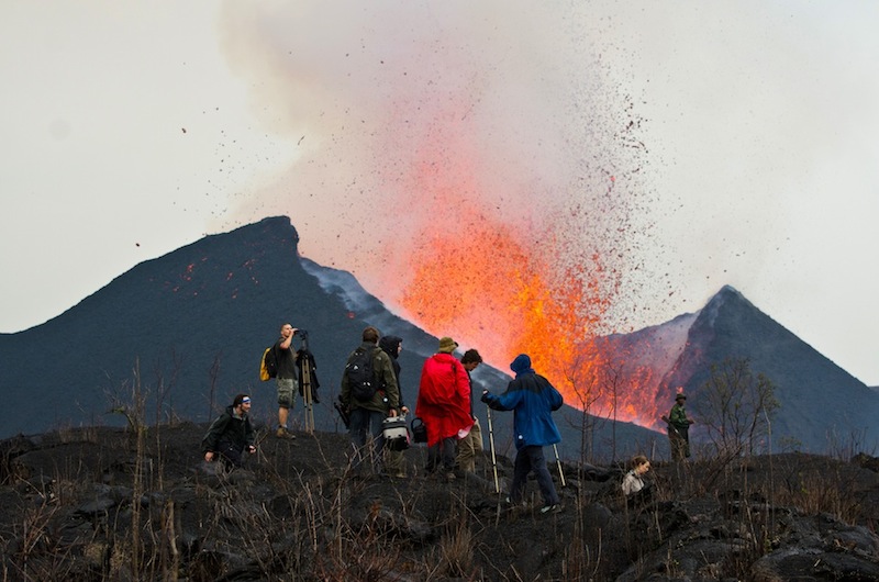 Nyamuragira Vulkan Dr Kongo Update Der Ausbruch Geht Mit Eindrucksvollen Lavafontanen Und Lavastromen Weiter Volcanodiscovery