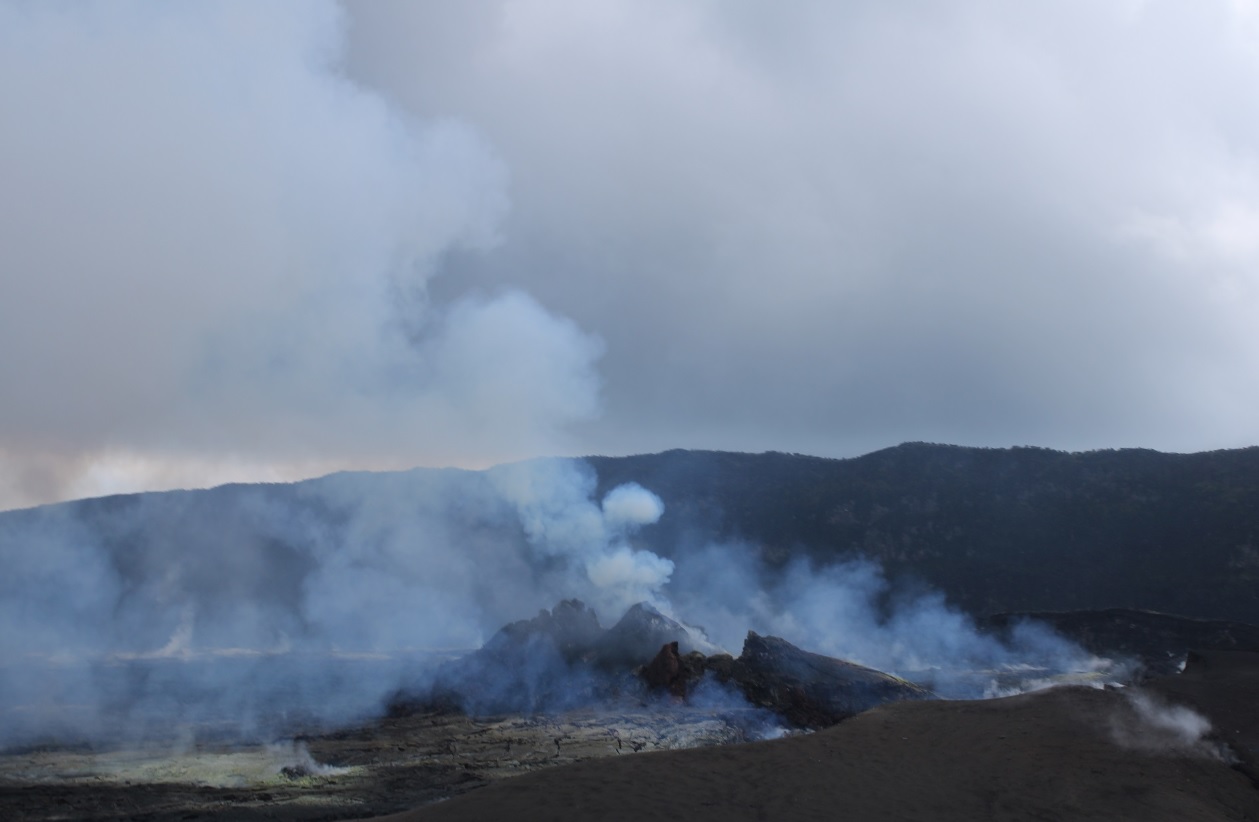 Degassing activity within the summit caldera of Nyamuragira volcano continues (image: OVG)