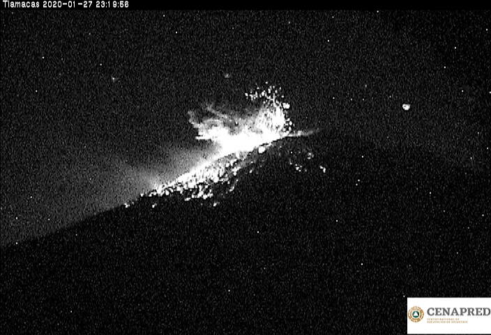 Explosion with incandescent fragments from Popocatépetl volcano (image: CENAPRED)