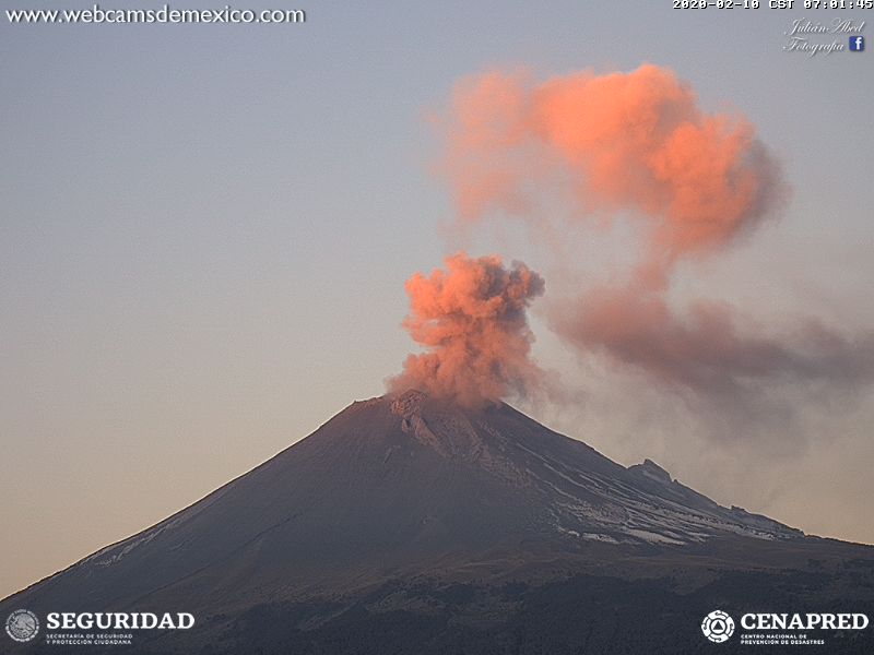 Eruption of Popocatépetl volcano yesterday (image: CENAPRED)