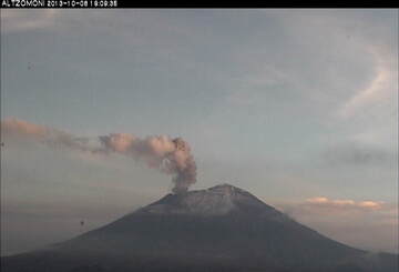 Small eruption from Popocatépetl yesterday