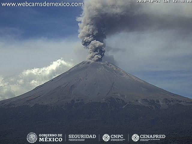 Vulcanian-type explosion from Popocatépetl volcano on 21 October (image: CENAPRED)