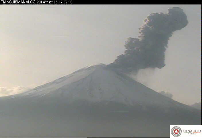 Ash plume from a moderately strong explosion at Popocatépetl on Friday
