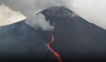 The eruptive fissure vent on the NW flank feeds the lava flow (image: @DavidHe11952876/twitter)