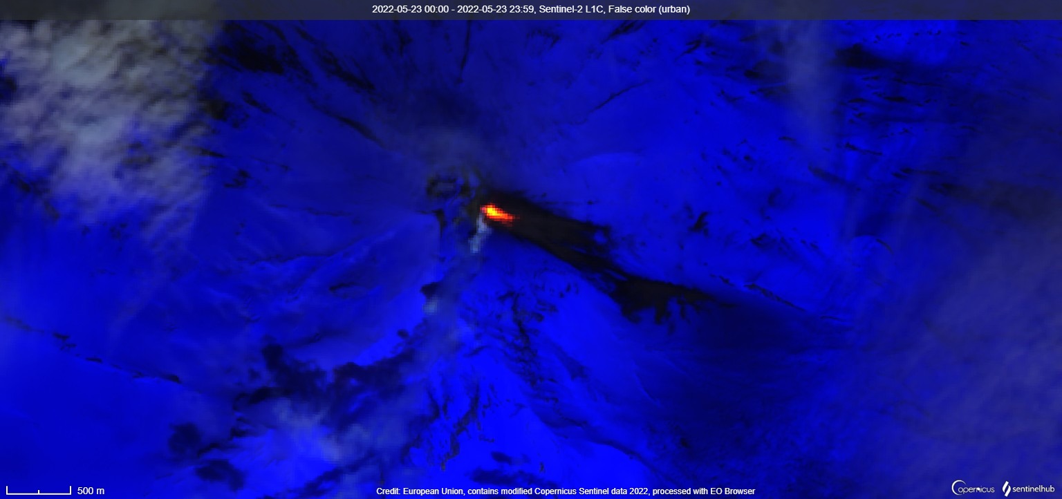 The lava flow remains active at Pavlof volcano (image: Sentinel 2)