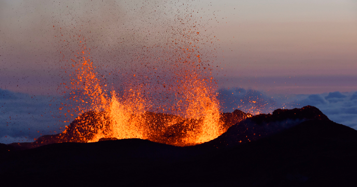 Small lava fountains at Piton de la Fournaise volcano (image: Explore France/twitter)