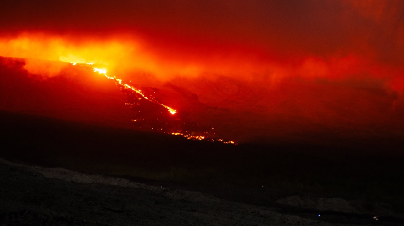 The lava flow from the SE eruptive fissure (image: OVPF)
