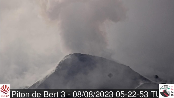 Degassing at the spatter cone has dominated the activity over the past few days (image: OVPF)