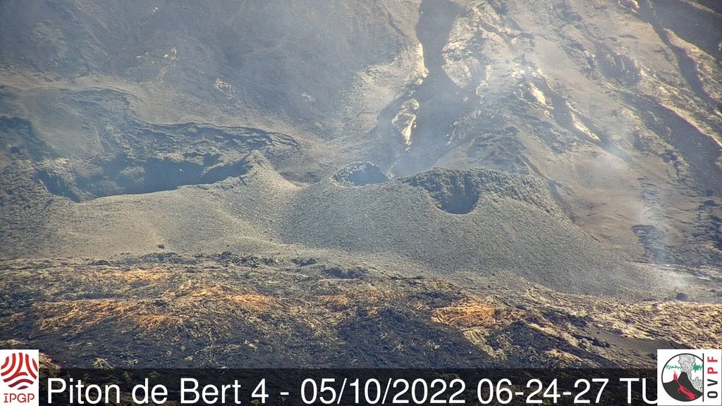 The main spatter cone appears to occur without active lava anymore since this morning (image: OVPF)