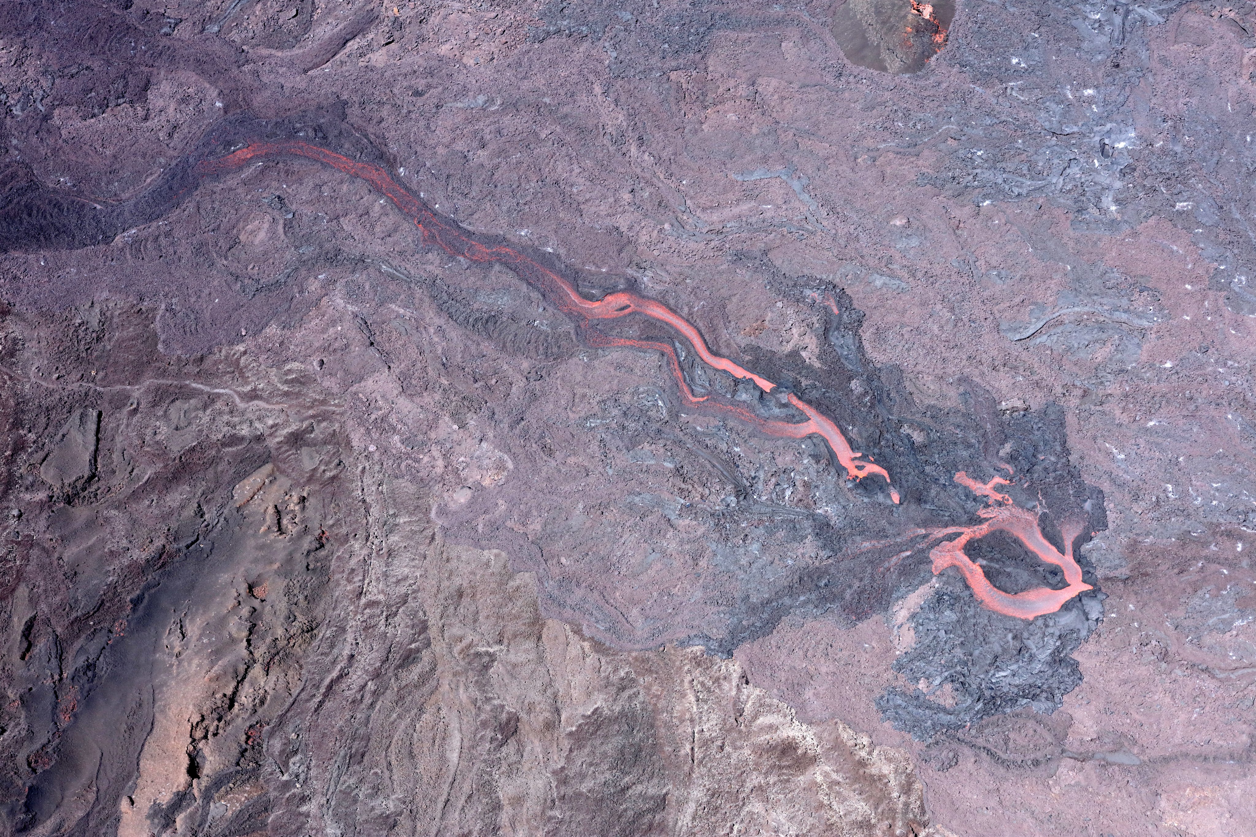 The lava flow at the current eruption site at Piton de la Fournaise volcano (image: OVPF)