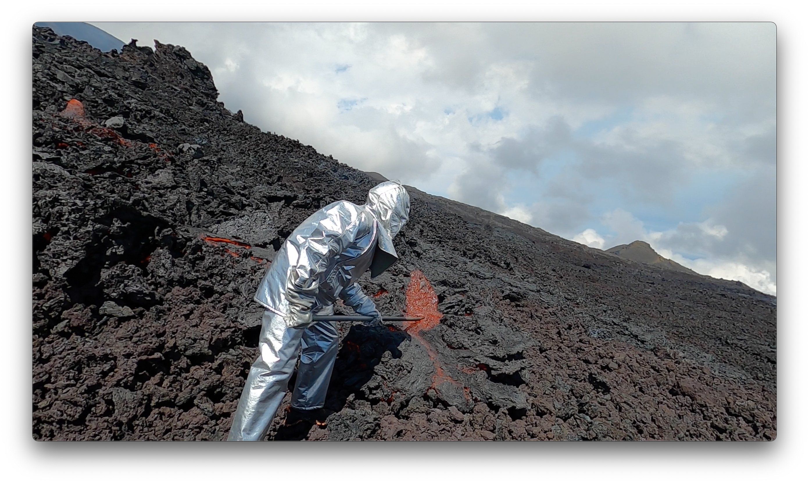 Volcanologist takes samples of the lava flow (image: OVPF)