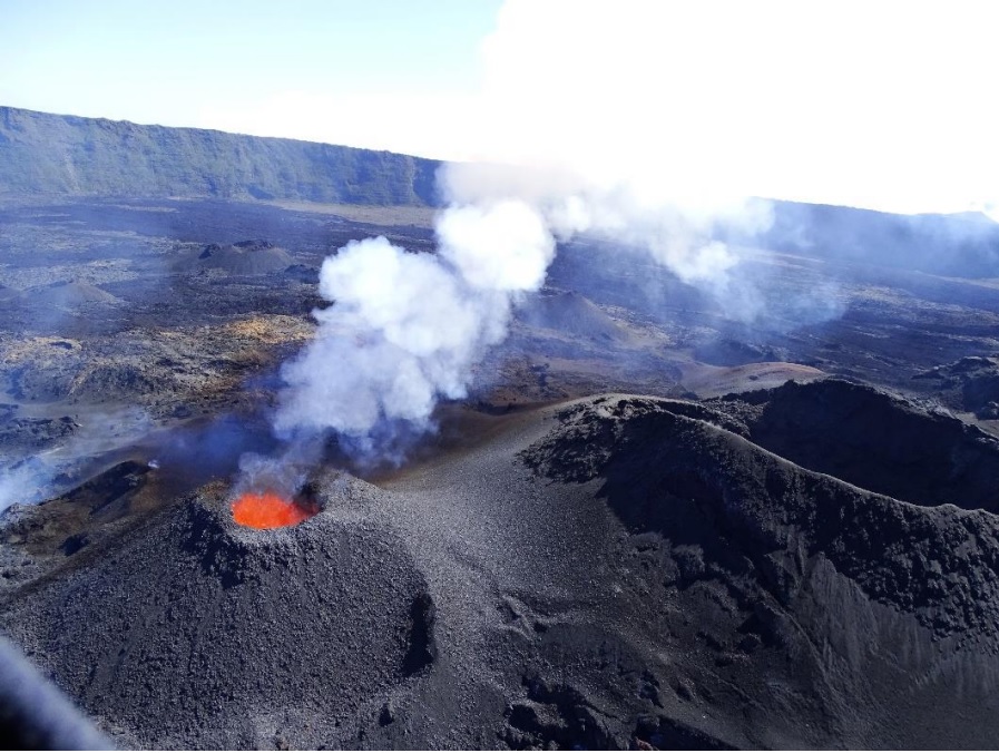 Aerial view on the main spatter cone at the current eruption site (image: OVPF)