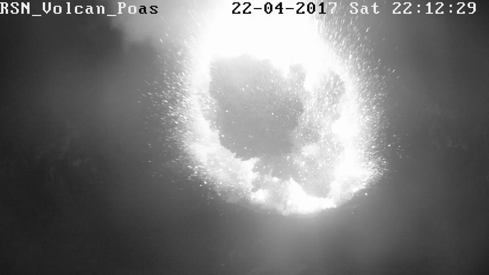Beginning of the explosion at Poás last night (image: RSN)