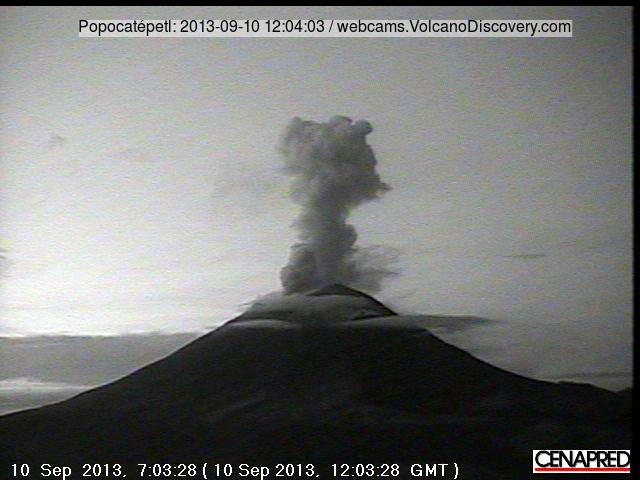 Small eruption from Popo this morning