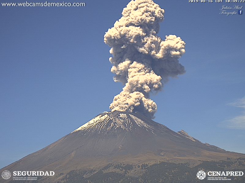 Eruption of Popocatépetl this afternoon (image: Volcanes de México webcams)