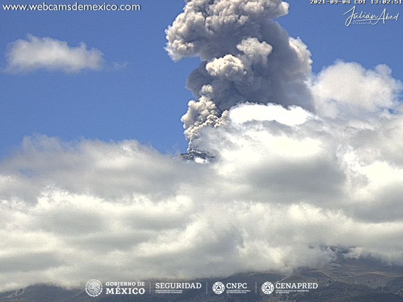 Explosive eruption at Popocatépetl volcano on 4 September (image: CENAPRED)