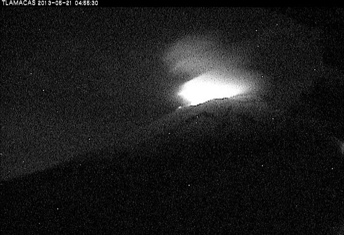 Glow from Popocatépetl's summit (CENAPRED webcam)