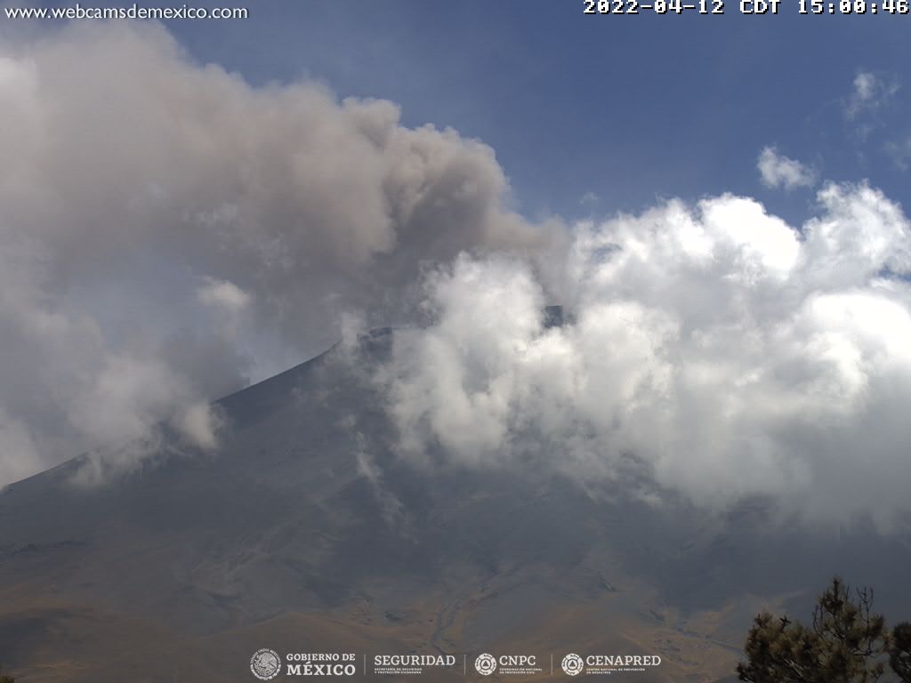 Small amount of ash at Popocatépetl volcano (image: CENAPRED)