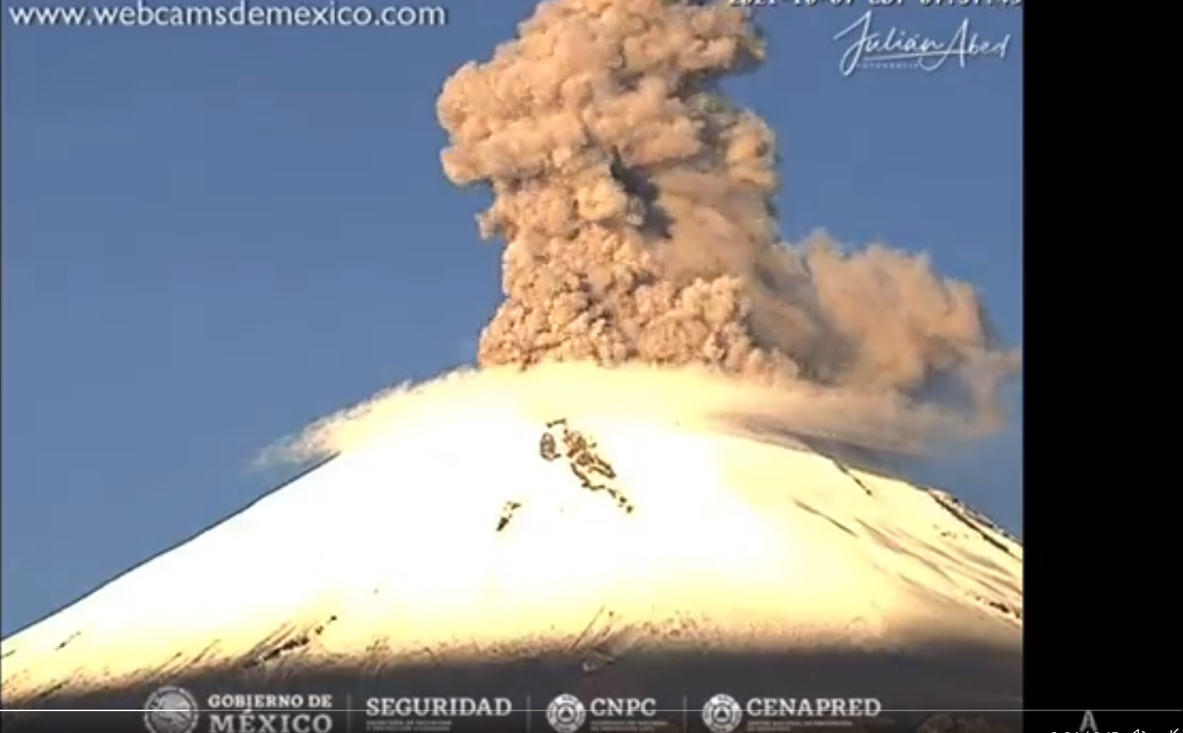 Webcam screenshot from today's explosion at Popocatépetl volcano (image: @chematierra/twitter)