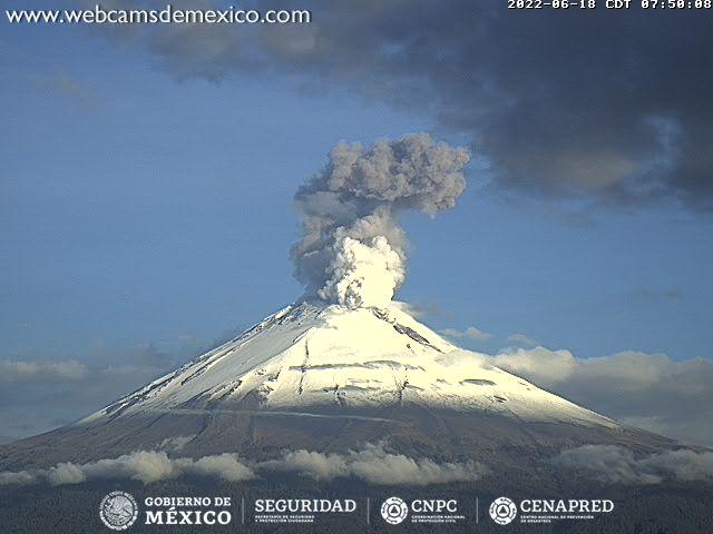 Explosion at snow-covered Popocatépetl volcano yesterday (image: CENAPRED)