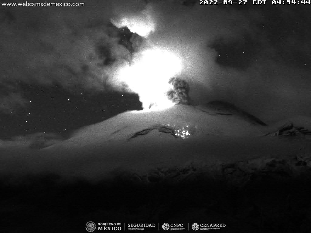 Glowing lava bombs rolling down the slope ejected by the eruption on 27 September at 04:54 local time (image: CENAPRED)