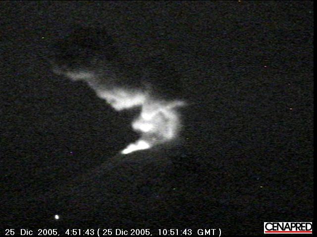 Eruption of Popocatepetl on Dec. 25, 2005 (image from CENAPRED's webcam)
