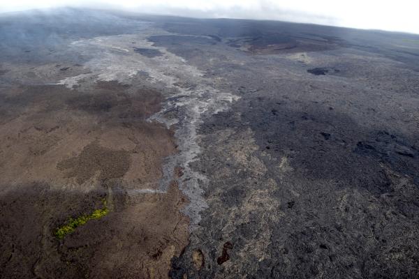 This view is of the front of the active lava flow, looking upslope. Puʻu ʻŌʻō is partly obscured in the clouds at upper left. Most surface activity on the advancing flow is actually where the flow widens, upslope of the flow front. (HVO)