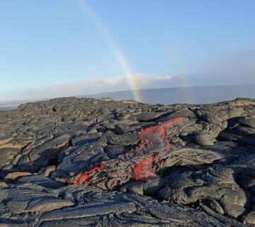 Pahoehoe lava flow from Kilauea's 61G lava flow in the coastal flat on Friday (image: HVO/USGS)