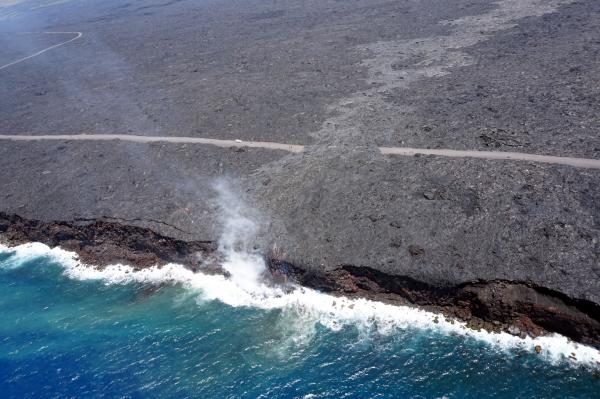 The 61G lava flow entering the ocean on Hawaii (image: HVO)