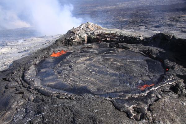 View of the lava pond in the NE spatter cone of Pu'u 'O'o
