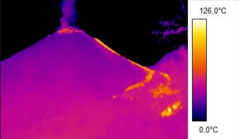 Thermal camera at Reventador volcano and the lava flow on the NE slope (image: IGEPN)