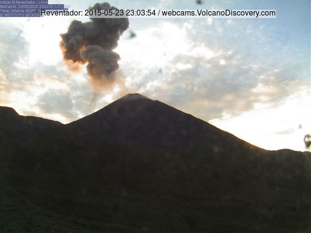 Small explosion at Reventador volcano yesterday
