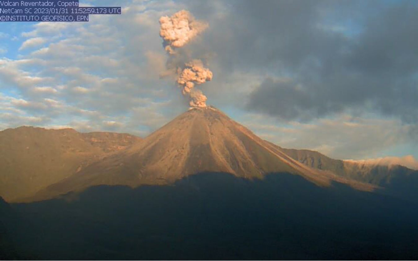 Vulcanian-type eruption at Reventador volcano yesterday (image: IGEPN)